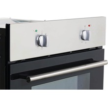 Detailansicht eines Backofens mit Drehknöpfen zur Temperatureinstellung und Funktionsauswahl