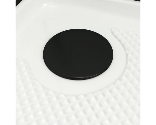 Gros plan d''un écoulement de receveur de douche avec couvercle