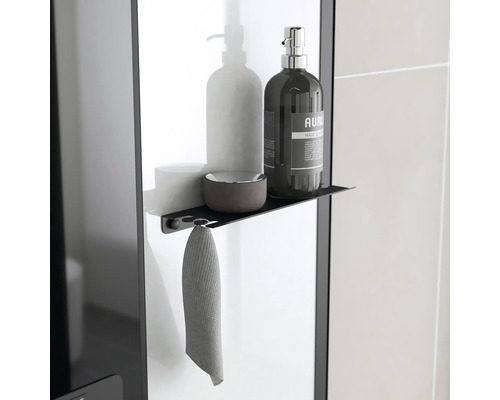 Étagère de salle de bain avec serviette, distributeur de savon et bol