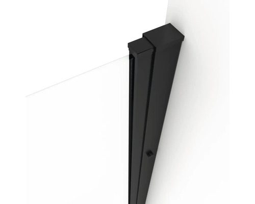 Détail d''une cabine de douche noire avec accès d''angle