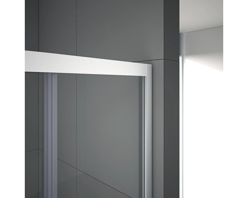 Detailansicht einer Duschkabine mit Schiebetür