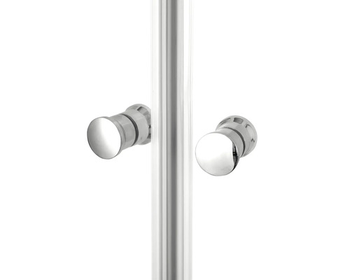 Detailaufnahme einer Duschkabine mit Griffen