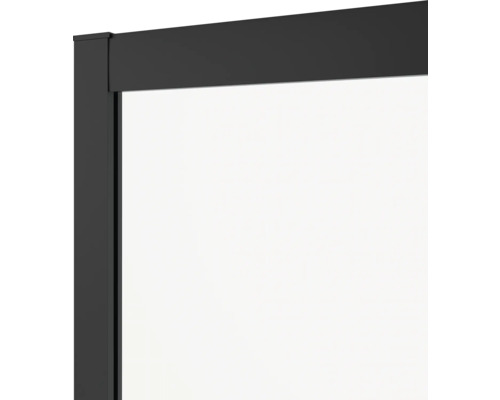 Detailansicht eines schwarzen Fensterrahmens