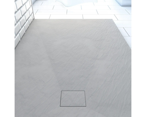 Douche de plain-pied avec drain rectangulaire