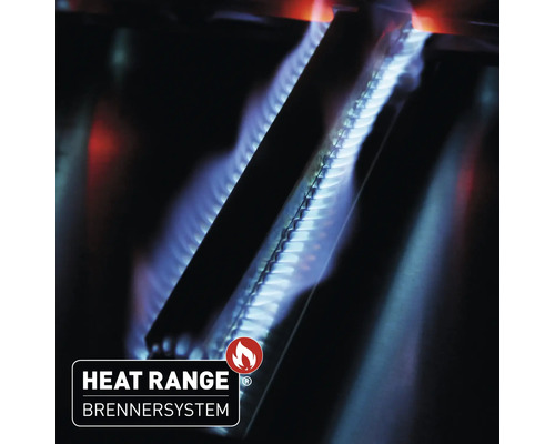 Nahaufnahme eines Gasgrillbrenners im Betrieb mit blauen Flammen und dem Heat Range Brennersystem Logo.