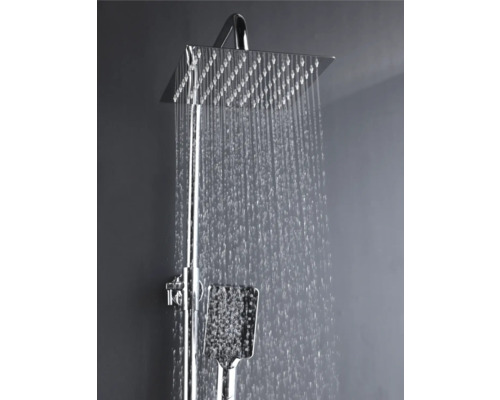 Duschsystem mit Kopf- und Handbrause im Betrieb