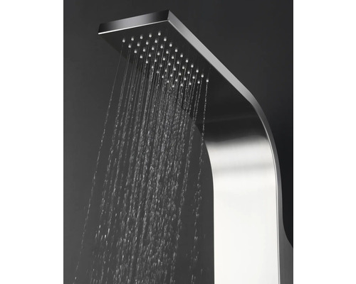Regendusche aus Metall mit Wasserstrahl