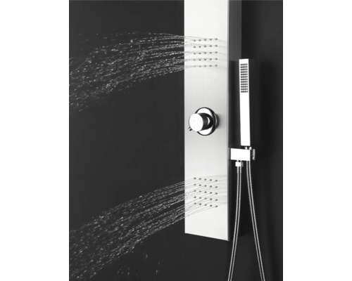 Edelstahl Duschpaneel mit Handbrause und Massagedüsen im Betrieb.