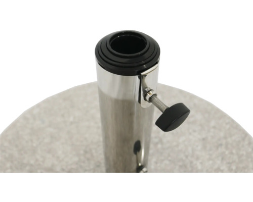 Vue détaillée d''un pied de parasol en métal avec vis de blocage