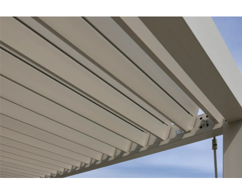 Vue détaillée d''une pergola à lamelles