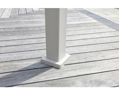 Vue détaillée d''un poteau de pavillon sur un plancher en bois