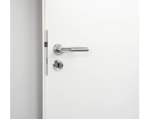 Porte blanche avec poignée et serrure