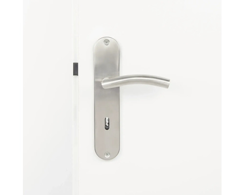 Türbeschlag aus Edelstahl mit Türgriff an einer Tür