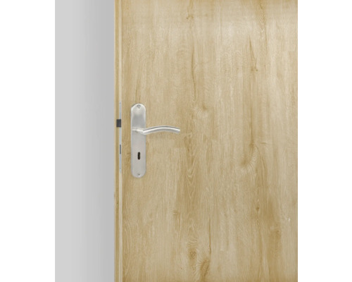 Holztür mit silberfarbener Türklinke