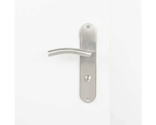 Poignée de porte en acier inoxydable sur porte blanche