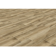 Carrelage de sol posé aspect bois.