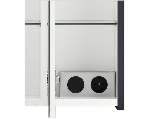 Vue intérieure d''une armoire de toilette avec prise et interrupteur