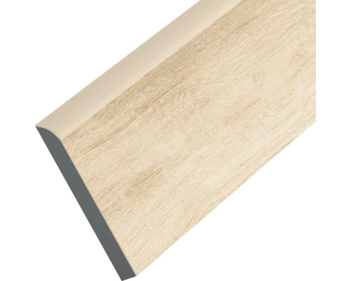 Plinthe avec structure en bois