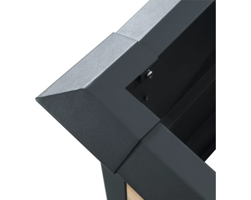 Vue détaillée d''un coin d''un toit de terrasse en métal