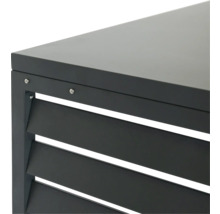 Detailansicht einer grauen Gartenbox mit Lamellen