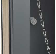 Vue détaillée d''une armoire avec serrure et chaîne