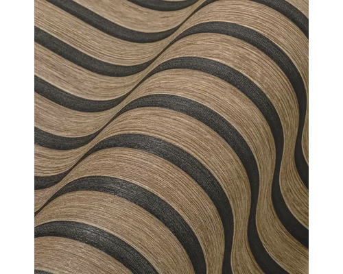 Tapete mit wellenförmigem Streifenmuster in Holzoptik