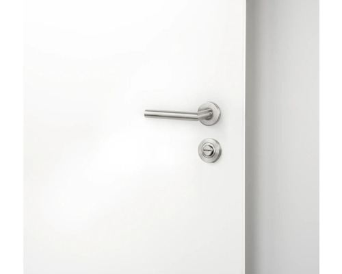 Türbeschlag mit Drückergarnitur und Rosettengarnitur an einer Innentür