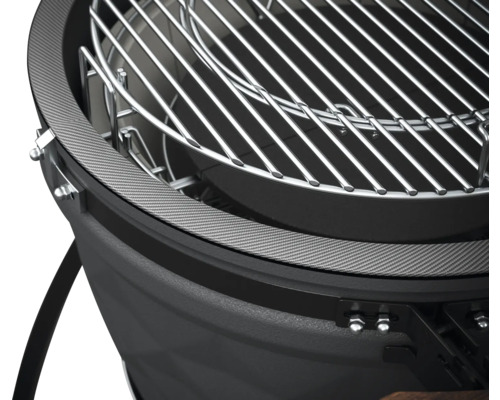 Detailansicht vun engem Grill mat Grillrost