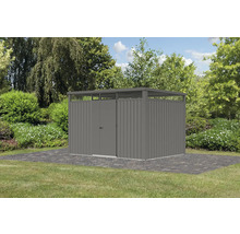 Abri de jardin métallique avec double porte dans le jardin