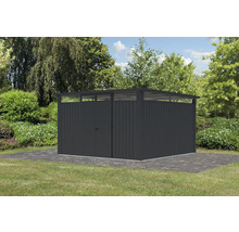 Geräteschuppen aus Metall im Garten mit Tür