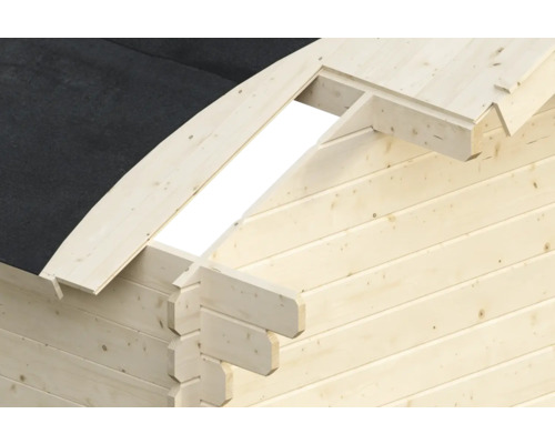 Vue détaillée d''une maison en bois avec toit et structure de poutres