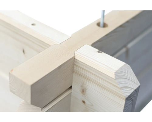 Gros plan sur une construction en bois avec assemblage d''angle