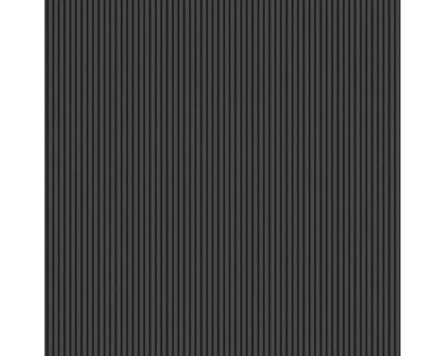 Façade métallique avec des nervures verticales