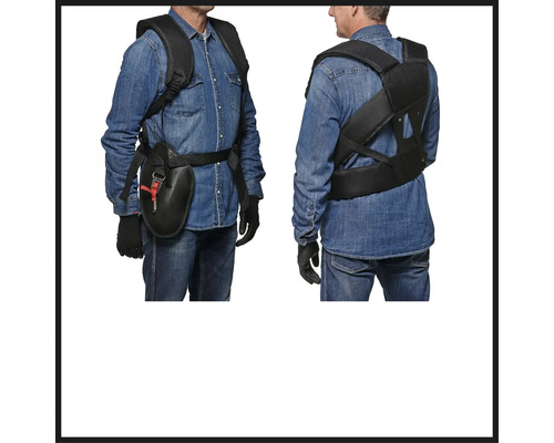 Personne portant un harnais dorsal et une sacoche à outils