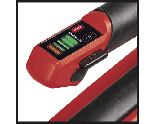 Detailaufnahme einer Maschine mit Leistungsanzeige, Turbotaste und Geschwindigkeitseinstellung