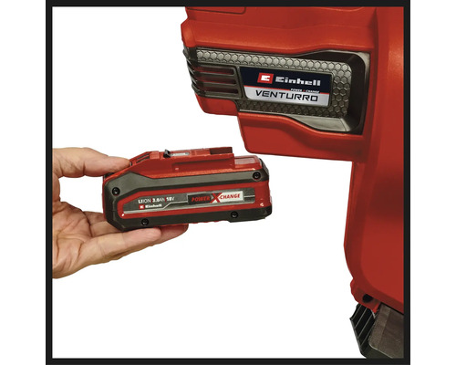 Einhell Power X-Change Akku wird in ein Einhell Gerät eingesetzt