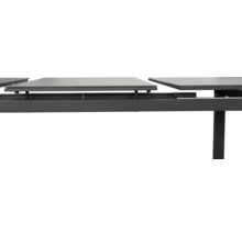 Vue détaillée d''une table de jardin avec fonction d''extension et pieds de table