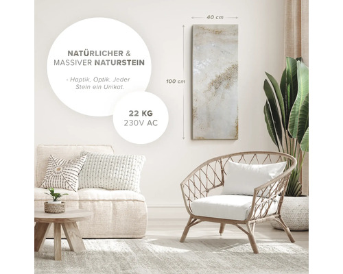 Wohnzimmer mit Natursteinwandbild, Sessel und Sofa