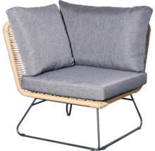 Fauteuil lounge avec coussins gris et vannerie