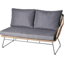 Banquette de jardin avec deux coussins gris et cadre tressé