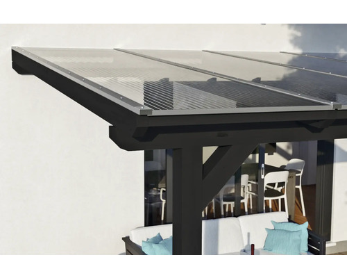 Vue détaillée d''un toit de terrasse avec panneaux transparents et cadres foncés