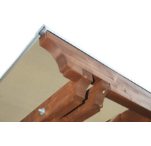 Vue détaillée d''une pergola en bois avec toit
