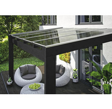 Pergola de terrasse avec toit en verre et coin salon dans le jardin