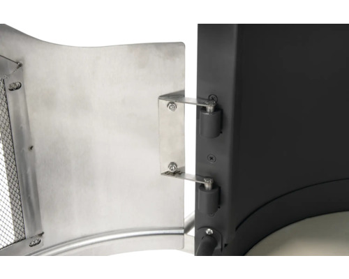 Detailansicht einer Ofentür mit Scharnieren