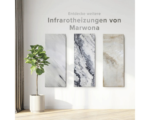 Trois radiateurs infrarouges Marwona avec différents motifs accrochés à un mur à côté d''une plante d''intérieur.