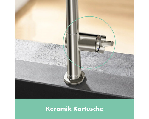 Hansgrohe Logo am Küchenarmatur Wasserhahn mit Keramikkartusche