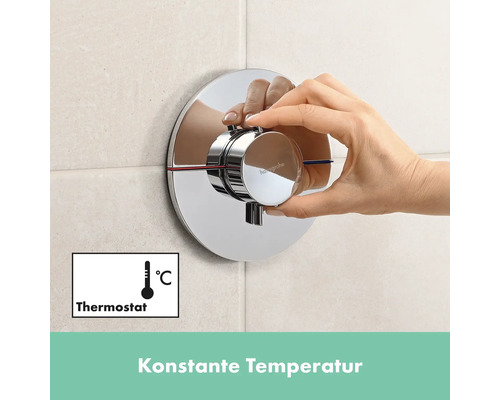 Hand bedient Hansgrohe Thermostat an der Wand