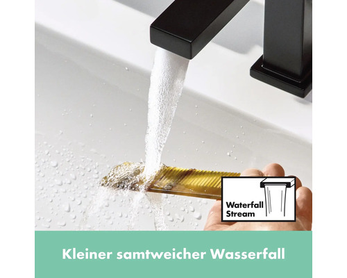 Wasserhahn mit Wasserfallstrahl im Waschbecken