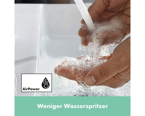 Hände unter fließendem Wasser mit AirPower Technologie im Waschbecken