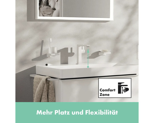 Waschtischarmatur auf einem Waschbecken mit ComfortZone Symbol für mehr Platz und Flexibilität.